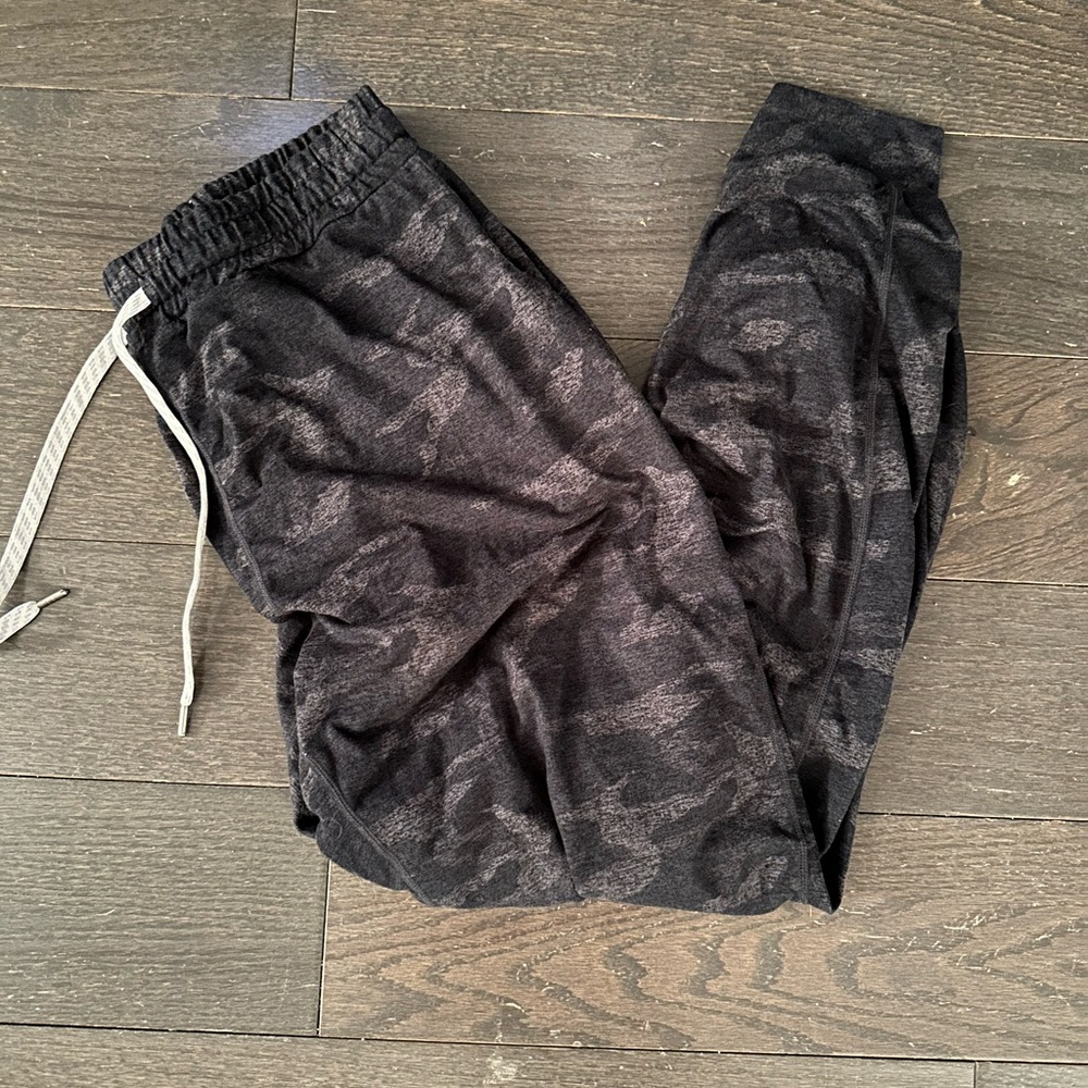Vuori Performance Joggers - Medium